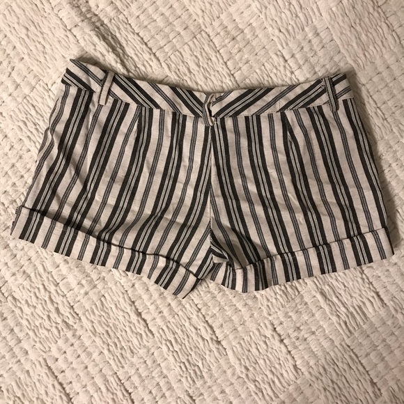 Bloom Sz S Pinstripe Linen Shorts - Picture 4 of 4